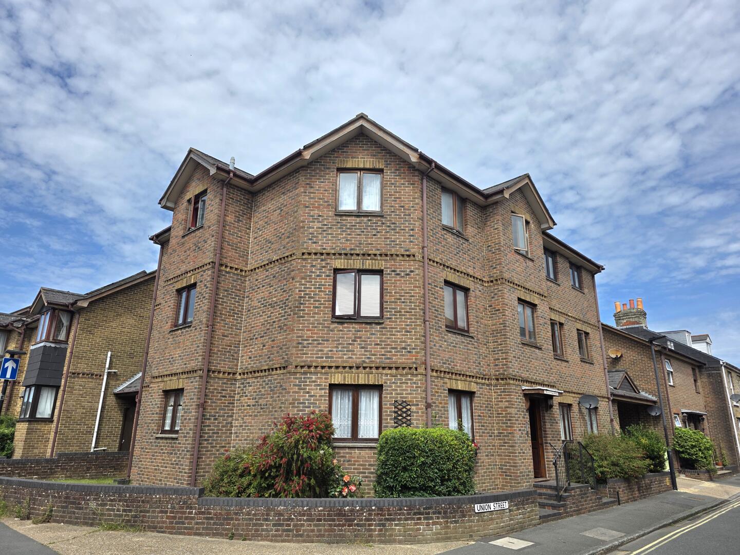 2 bed property in Union Street, Newport